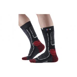 pwtkm-03-meias-monnet-trek-medium-preto-vermelho