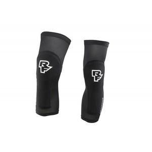 rfab00500-joelheira-race-face-charge-stealth-preto-branco